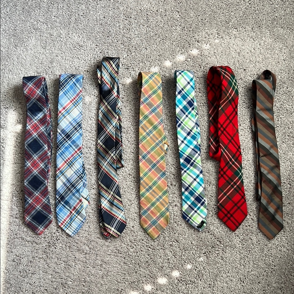 EUC Plaid Patterned Ties Set for Men